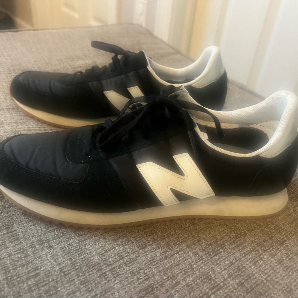New Balance Black White Gum-Soled Women's Athletic Sneakers